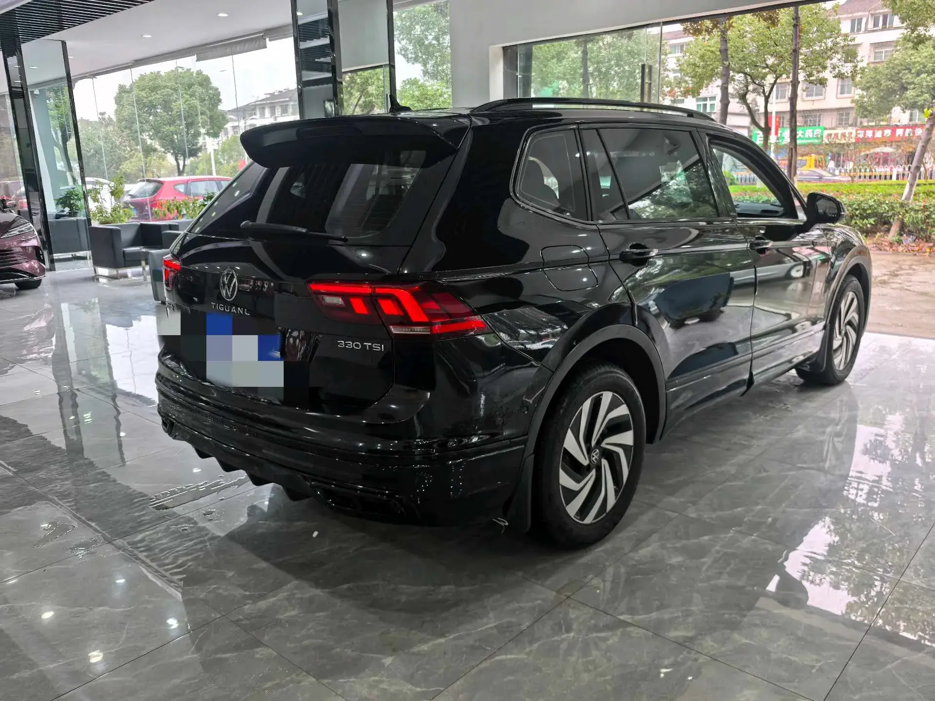 2024 VOLKSWAGEN TIGUAN thumbnail 4