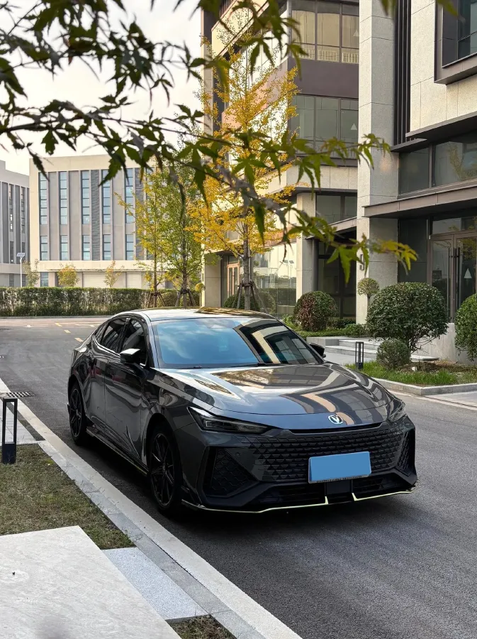 2022 ChangAn UNI-V 2.0T 233HP L4 8AT,autocango,china used car exporter,china ev exporter,chinese used car exporter,chinese used ev exporter