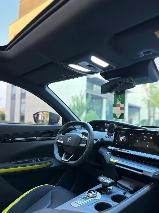 2022 ChangAn UNI-V 2.0T 233HP L4 8AT,autocango,china used car exporter,china ev exporter,chinese used car exporter,chinese used ev exporter