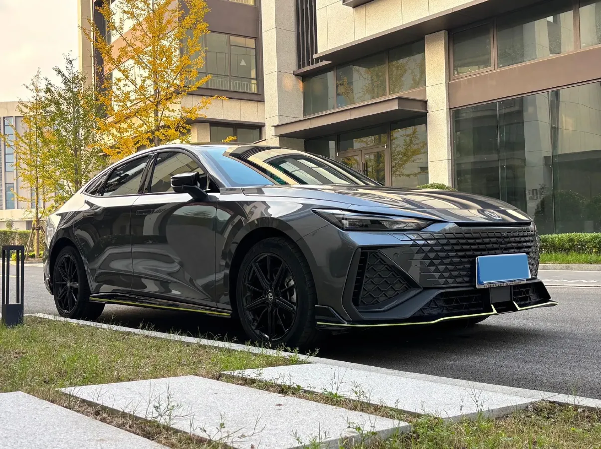 2022 ChangAn UNI-V 2.0T 233HP L4 8AT,autocango,china used car exporter,china ev exporter,chinese used car exporter,chinese used ev exporter