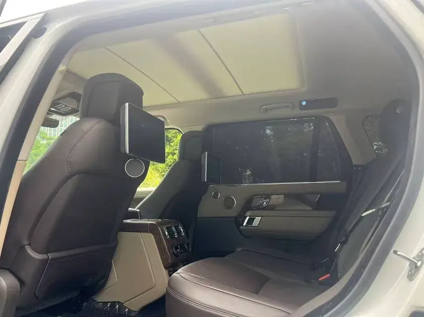 2019 LAND ROVER thumbnail 4