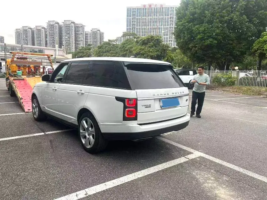 2019 LAND ROVER thumbnail 2