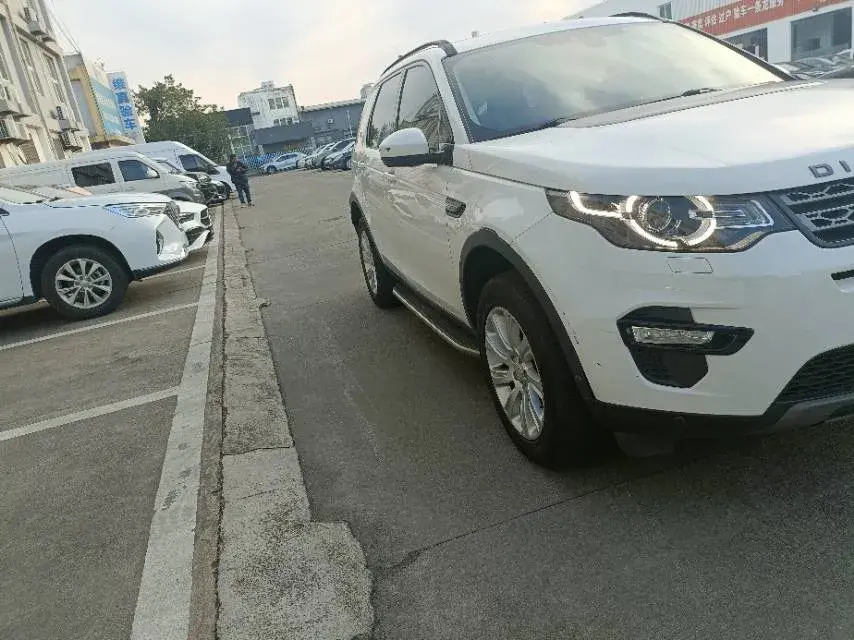 2018 LAND ROVER thumbnail 3