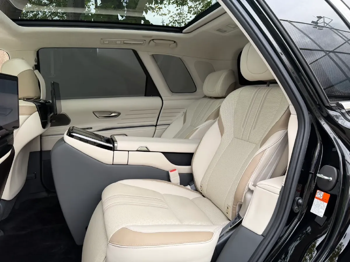 2024 Century Century 3.5L 262HP V6 E-CVT PHEV 18.1KWH,autocango,china used car exporter,china ev exporter,chinese used car exporter,chinese used ev exporter