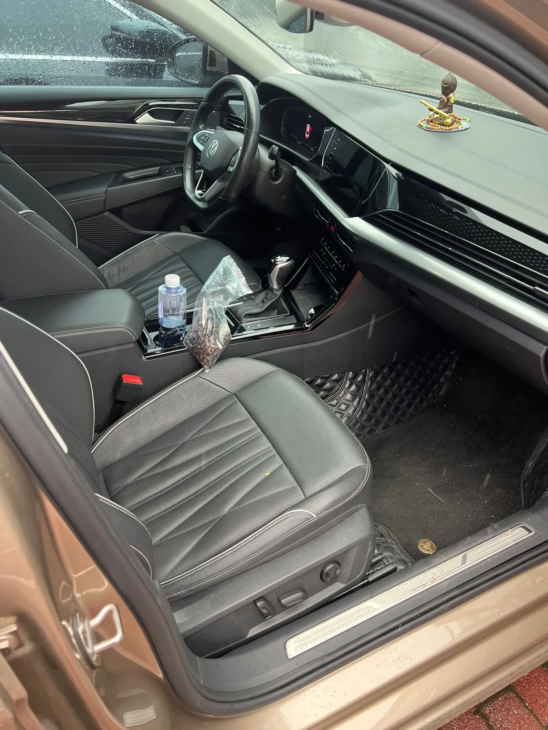 2021 VOLKSWAGEN PASSAT thumbnail 4