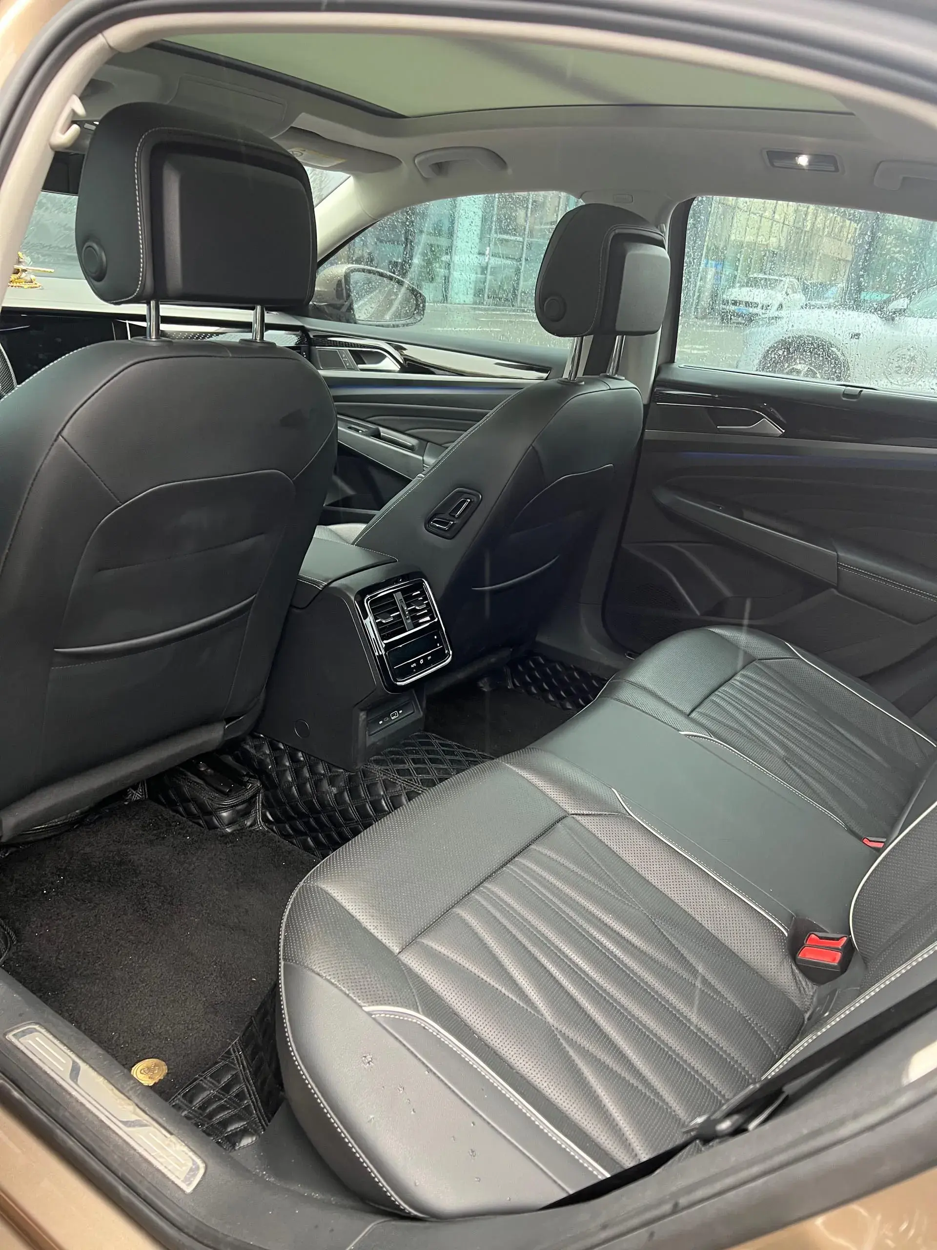 2021 VOLKSWAGEN PASSAT thumbnail 3