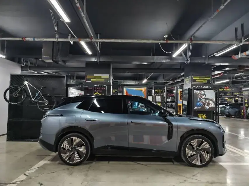 2025 LYNK&CO 08 thumbnail 4