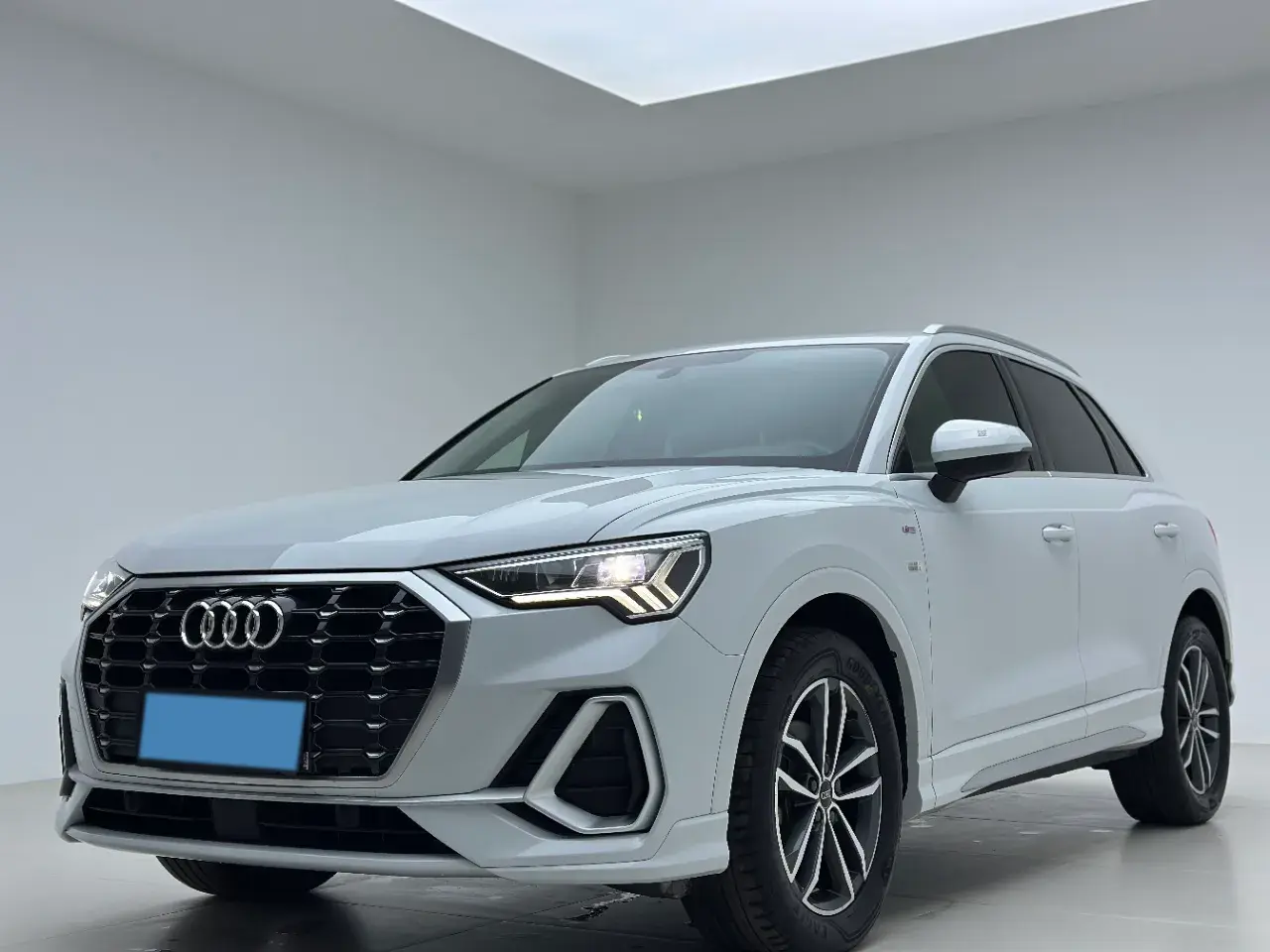 2022 AUDI Q3 view 1