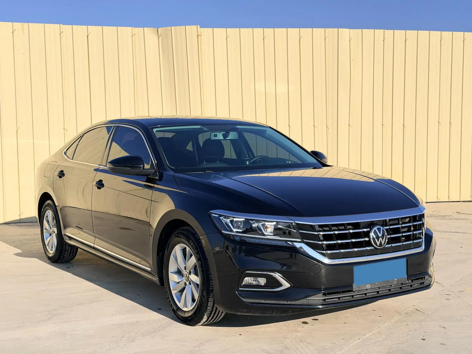 2020 VOLKSWAGEN PASSAT thumbnail 3