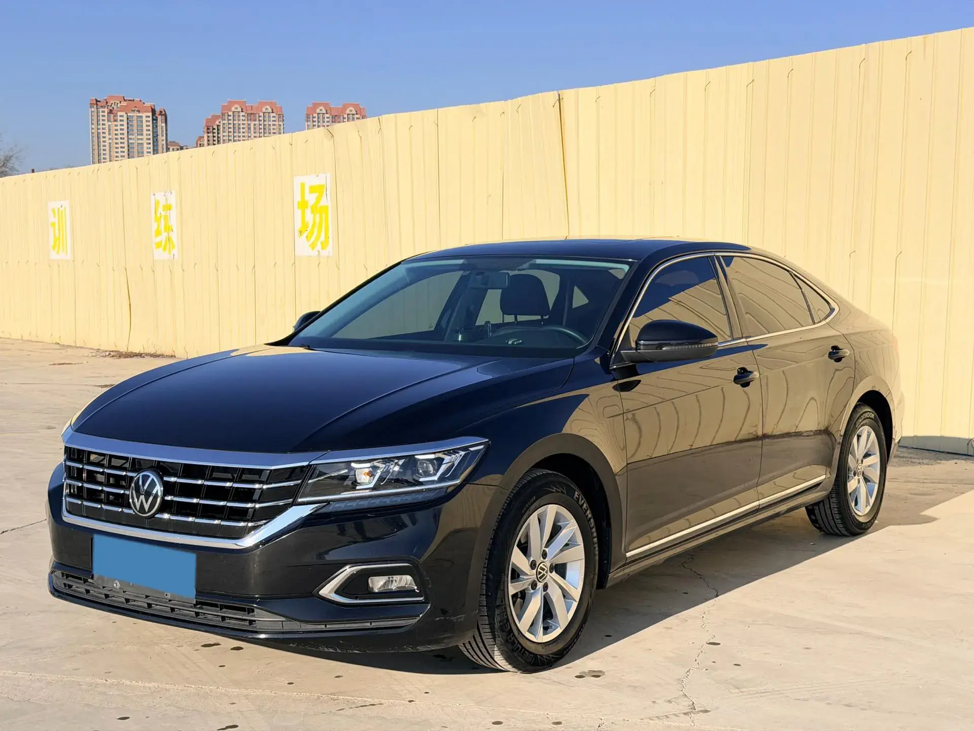 2020 VOLKSWAGEN PASSAT view 1