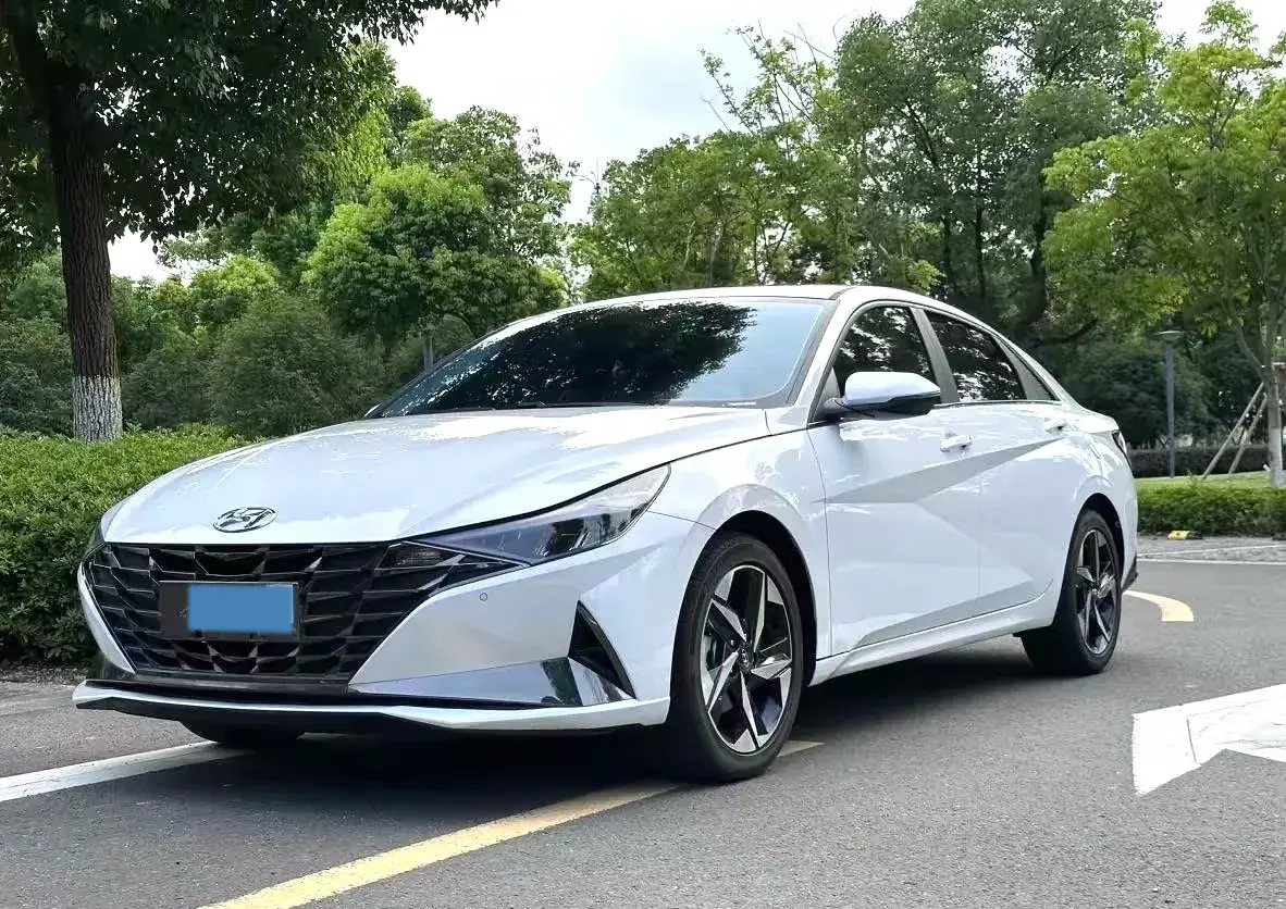2022 HYUNDAI ELANTRA view 1