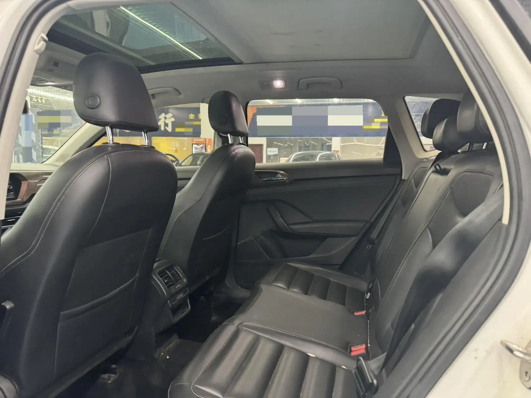 2019 VOLKSWAGEN THARU thumbnail 3