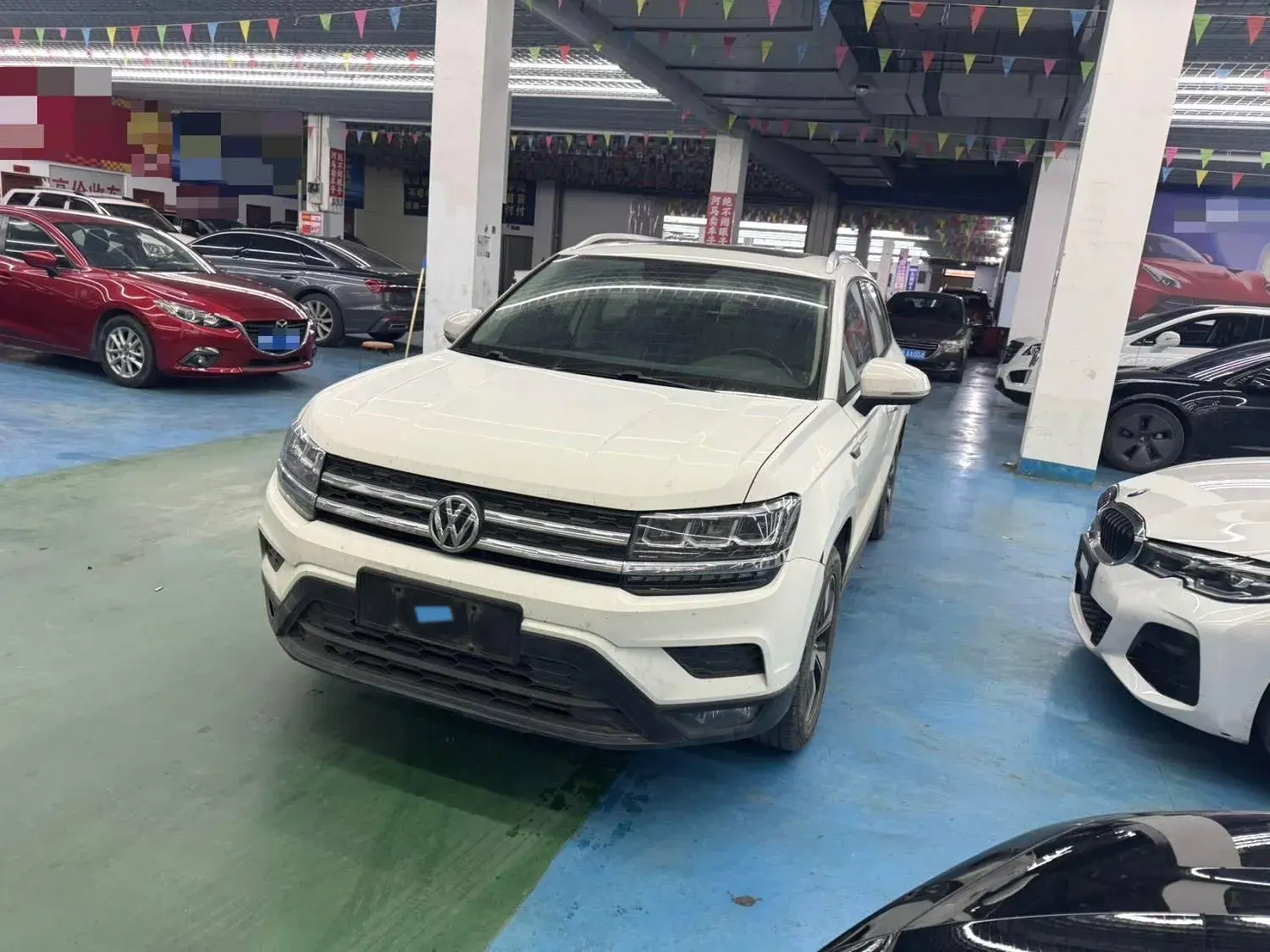 2019 VOLKSWAGEN THARU view 1