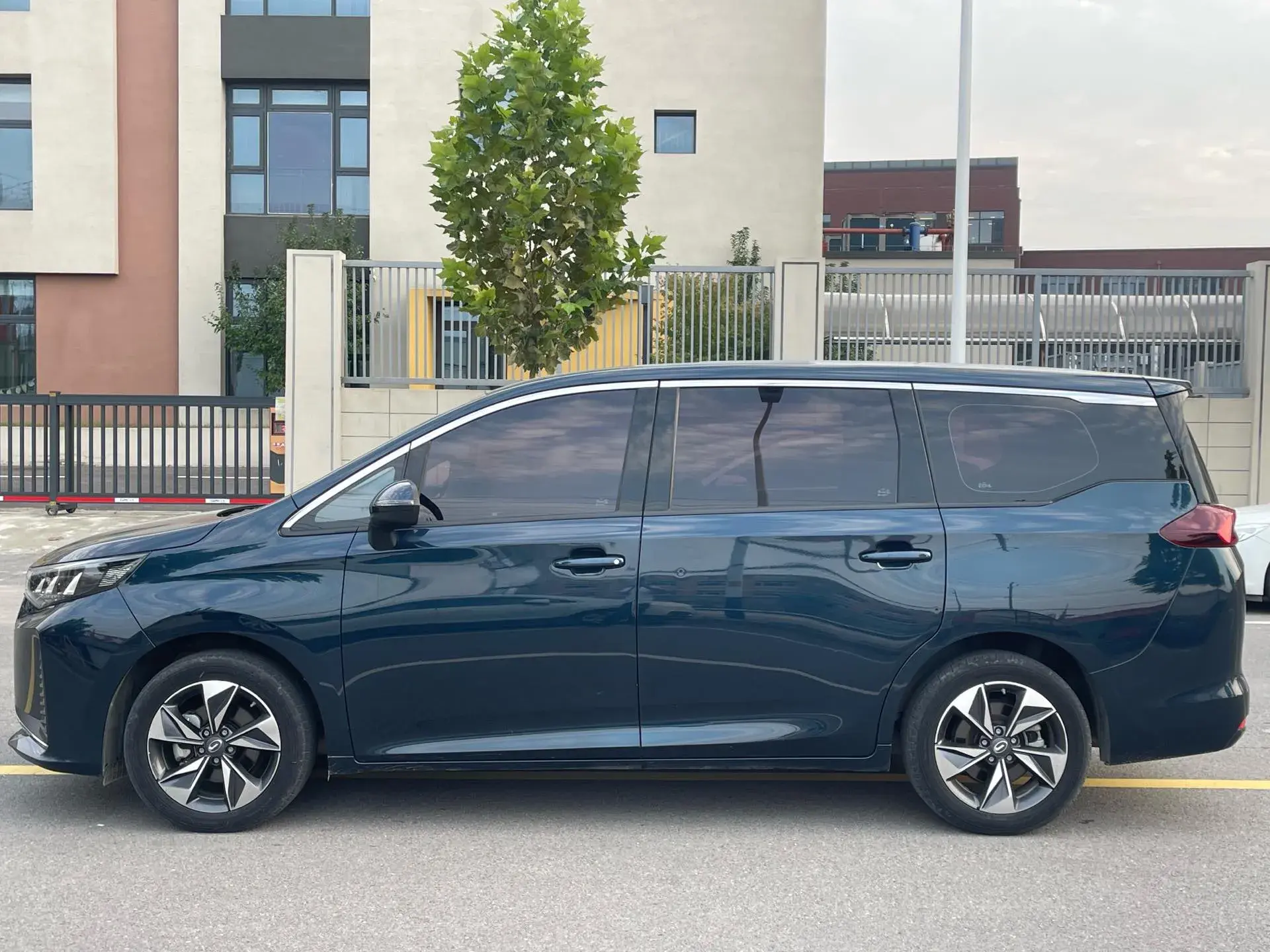 2021 GAC TRUMPCHI thumbnail 4