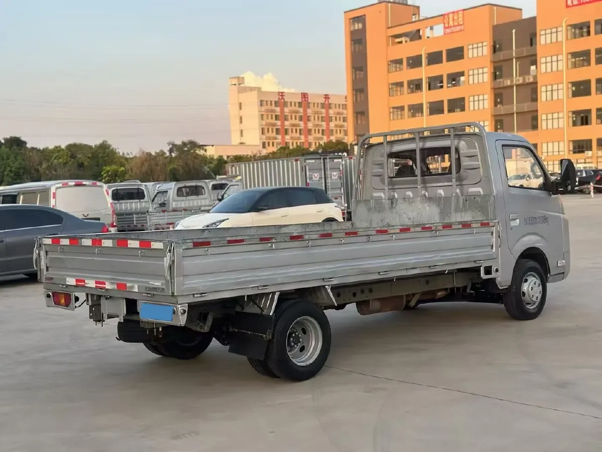 2023 WuLing Loong Truck 2.0L 136HP L4 5MT,autocango,china used car exporter,china ev exporter,chinese used car exporter,chinese used ev exporter