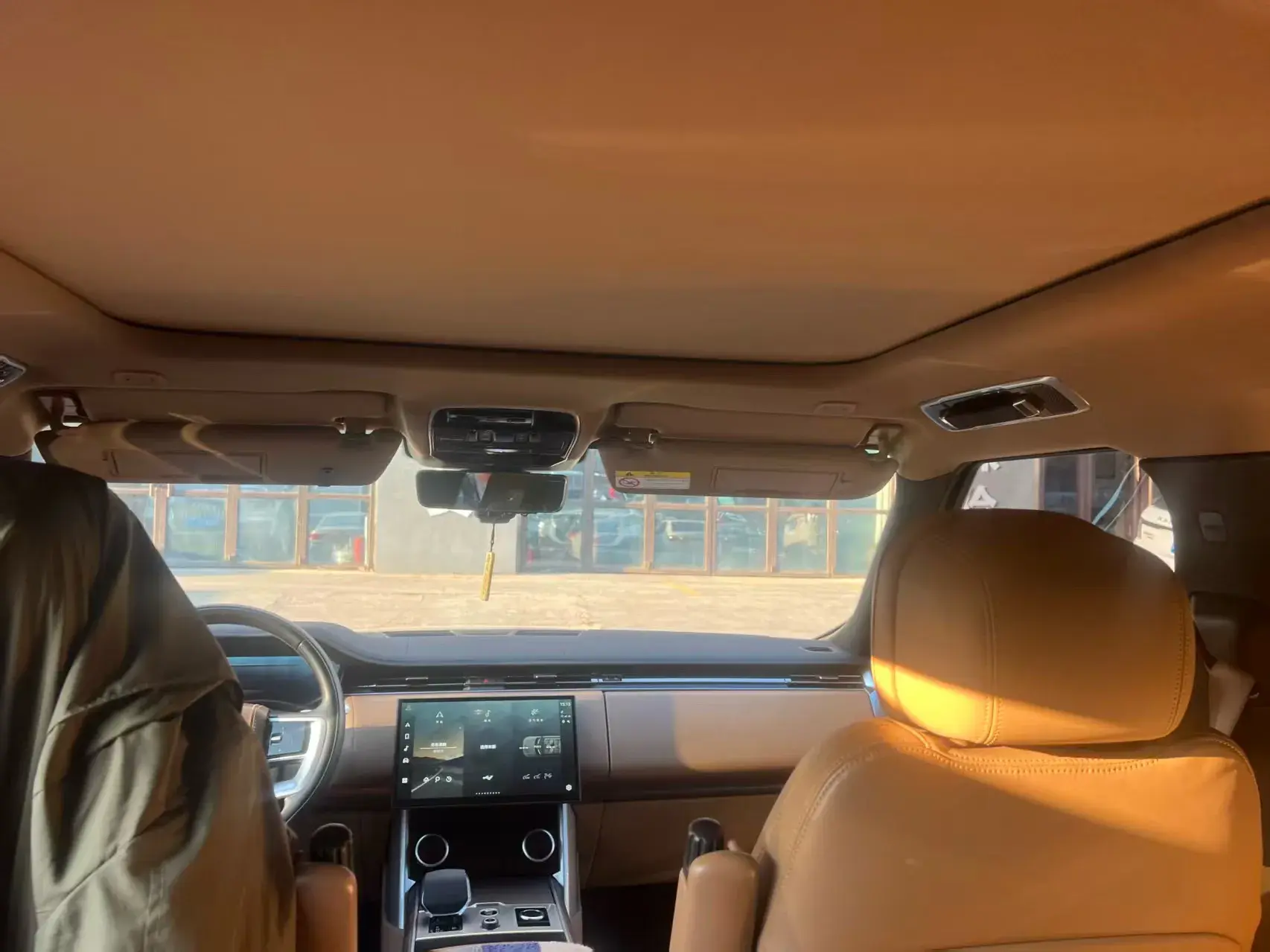 2022 LAND ROVER thumbnail 4