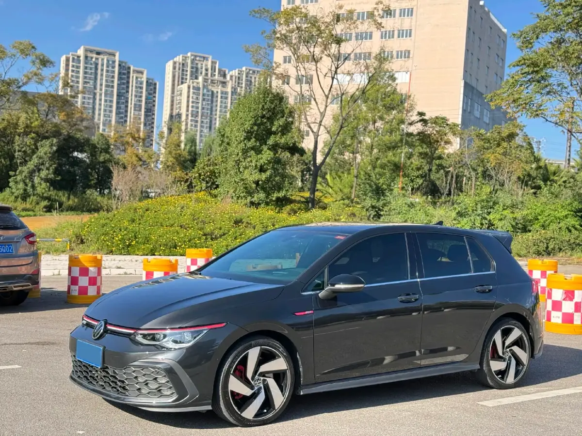 2021 Volkswagen GolfGTI 2.0T 220HP L4 7DCT