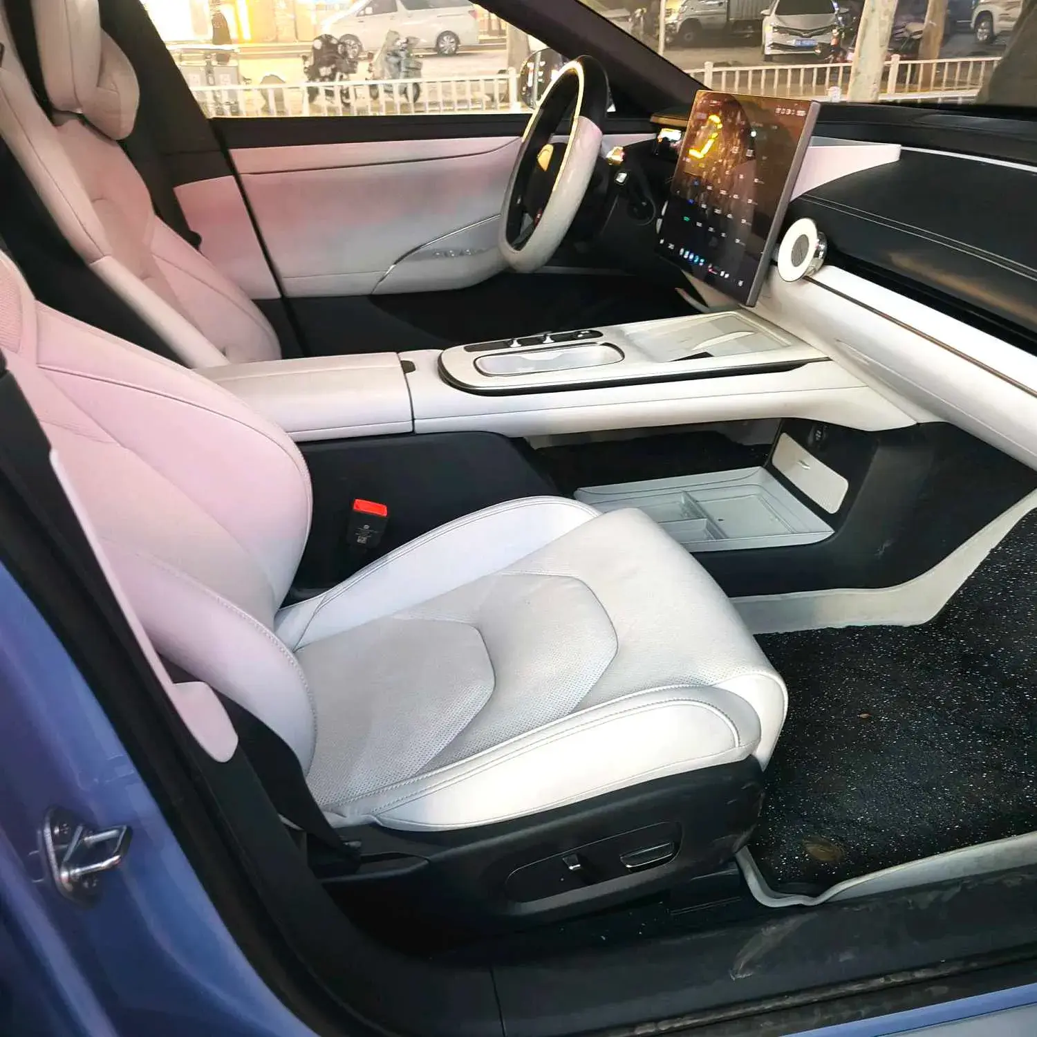 2024 MI SU7 thumbnail 3