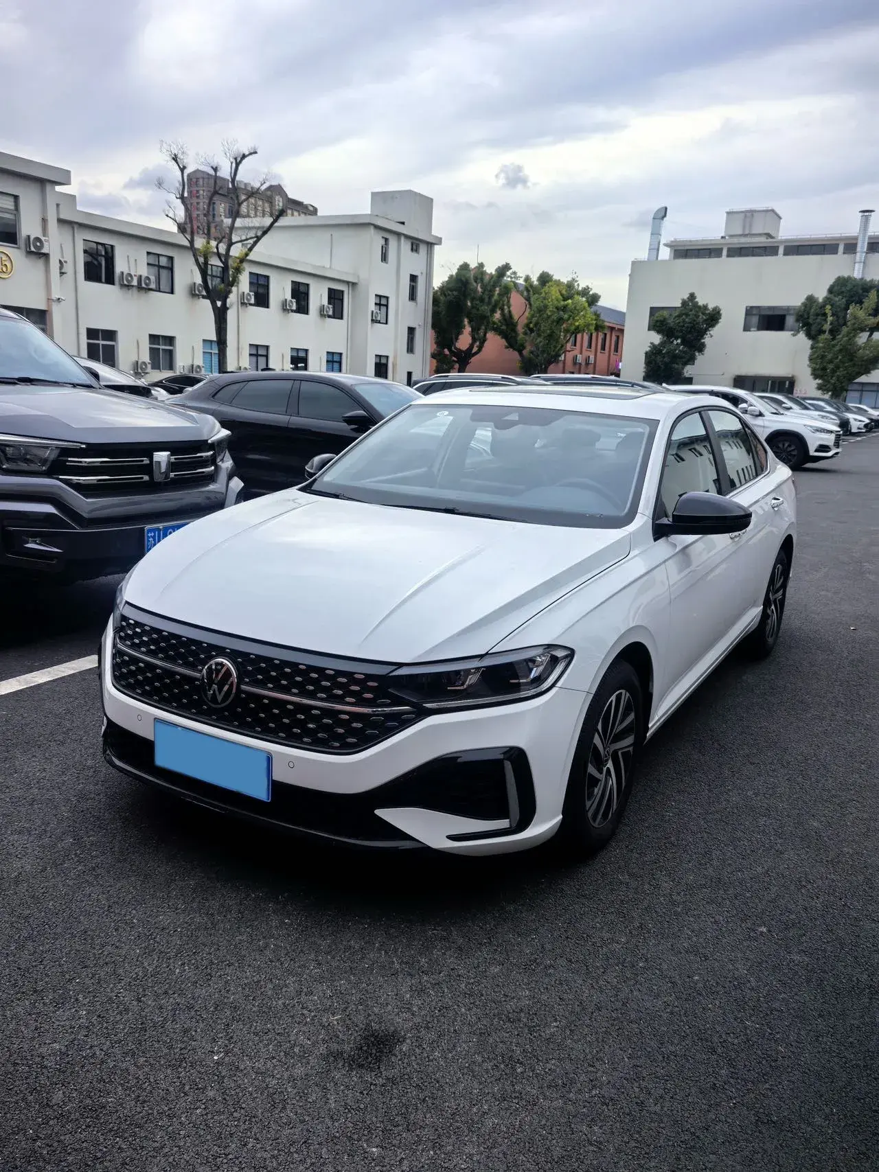 2024 VOLKSWAGEN LAVIDA view 1