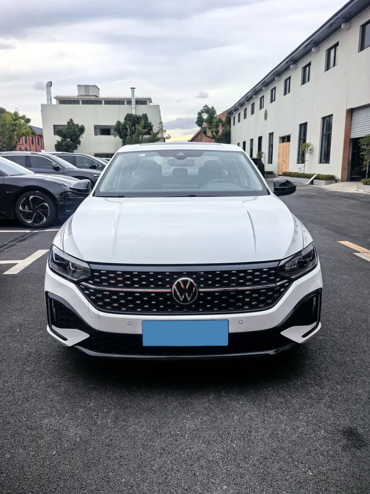 2024 VOLKSWAGEN LAVIDA thumbnail 2