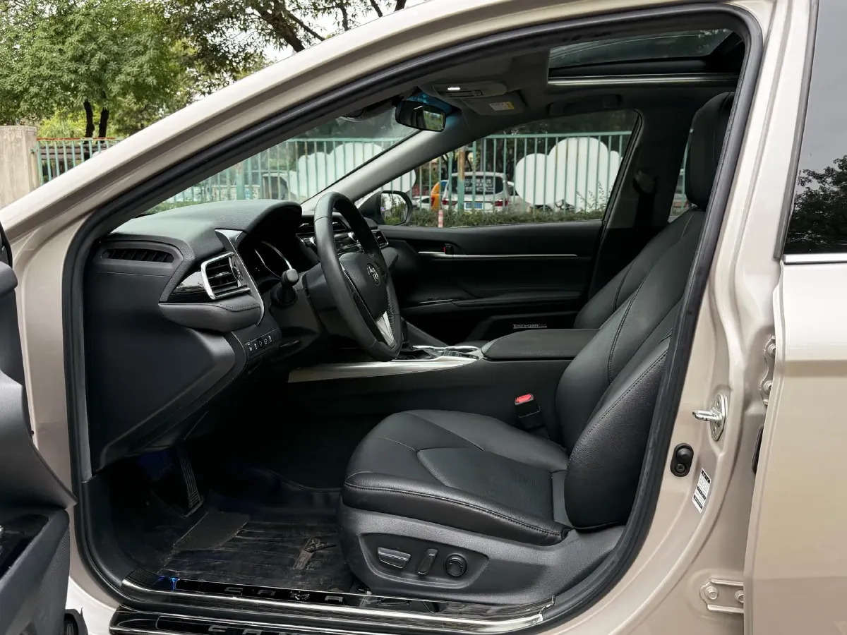 2019 Toyota Camry 2.5L 178HP L4 E-CVT Hybrid,autocango,china used car exporter,china ev exporter,chinese used car exporter,chinese used ev exporter