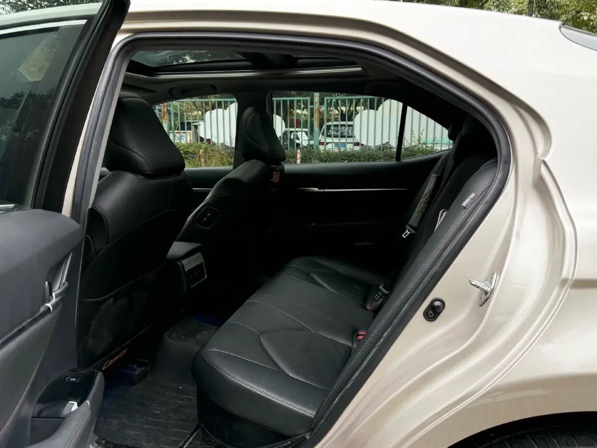 2019 Toyota Camry 2.5L 178HP L4 E-CVT Hybrid,autocango,china used car exporter,china ev exporter,chinese used car exporter,chinese used ev exporter