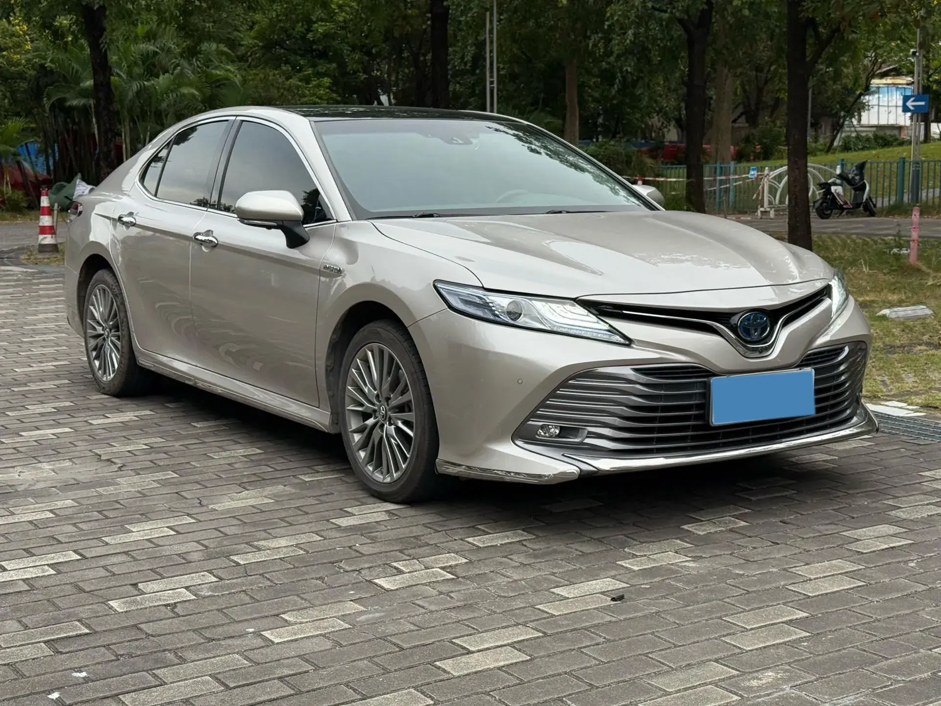 2019 TOYOTA CAMRY thumbnail 3