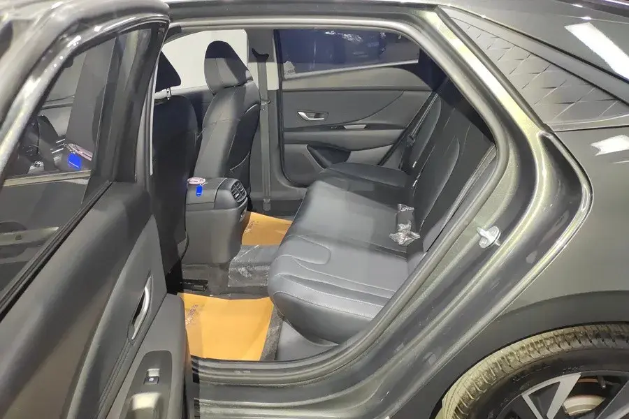 2023 HYUNDAI ELANTRA thumbnail 4