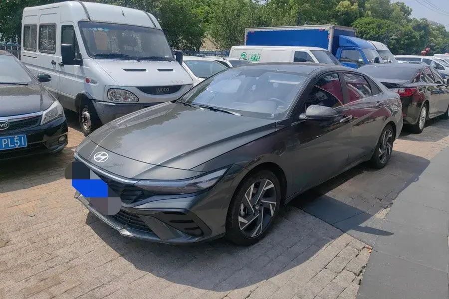 2023 HYUNDAI ELANTRA view 1