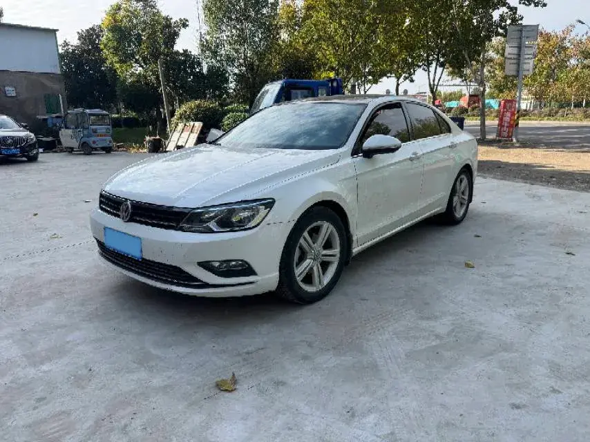 2018 VOLKSWAGEN LAMANDO view 1