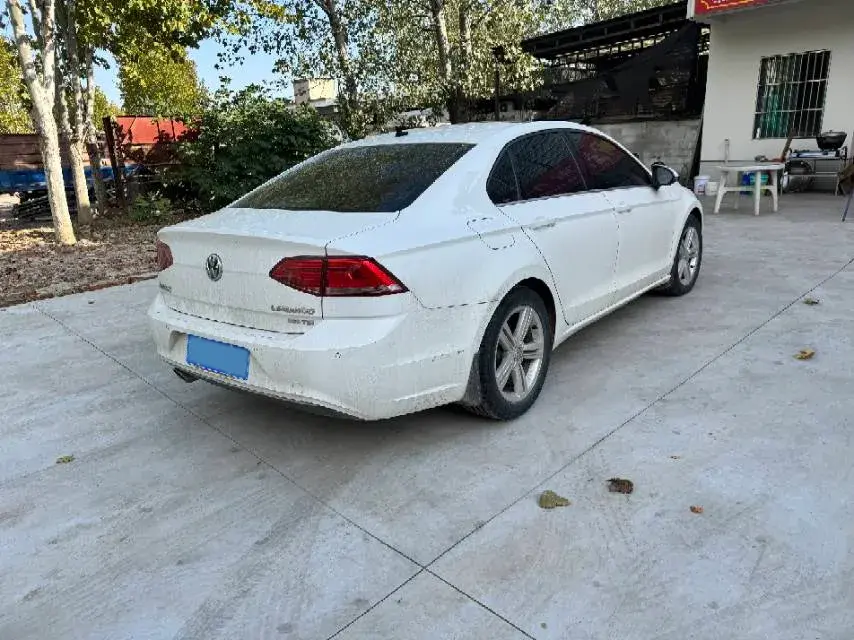 2018 VOLKSWAGEN LAMANDO thumbnail 3