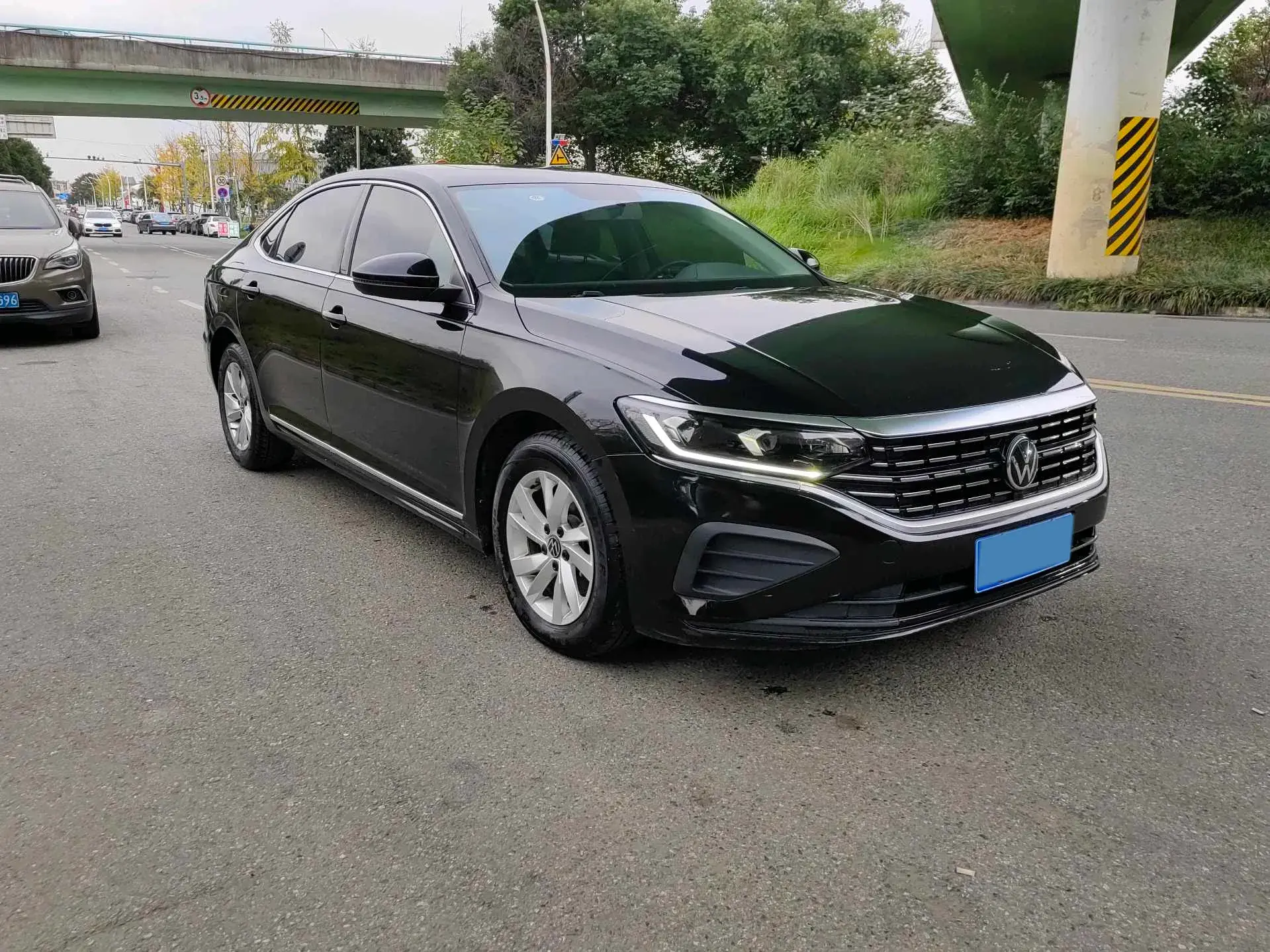 2022 VOLKSWAGEN PASSAT thumbnail 2