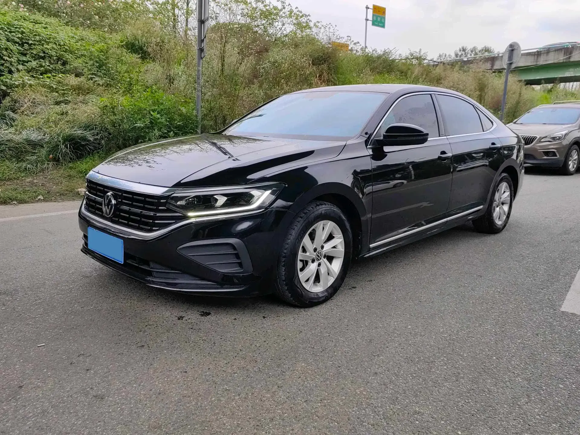 2022 VOLKSWAGEN PASSAT view 1