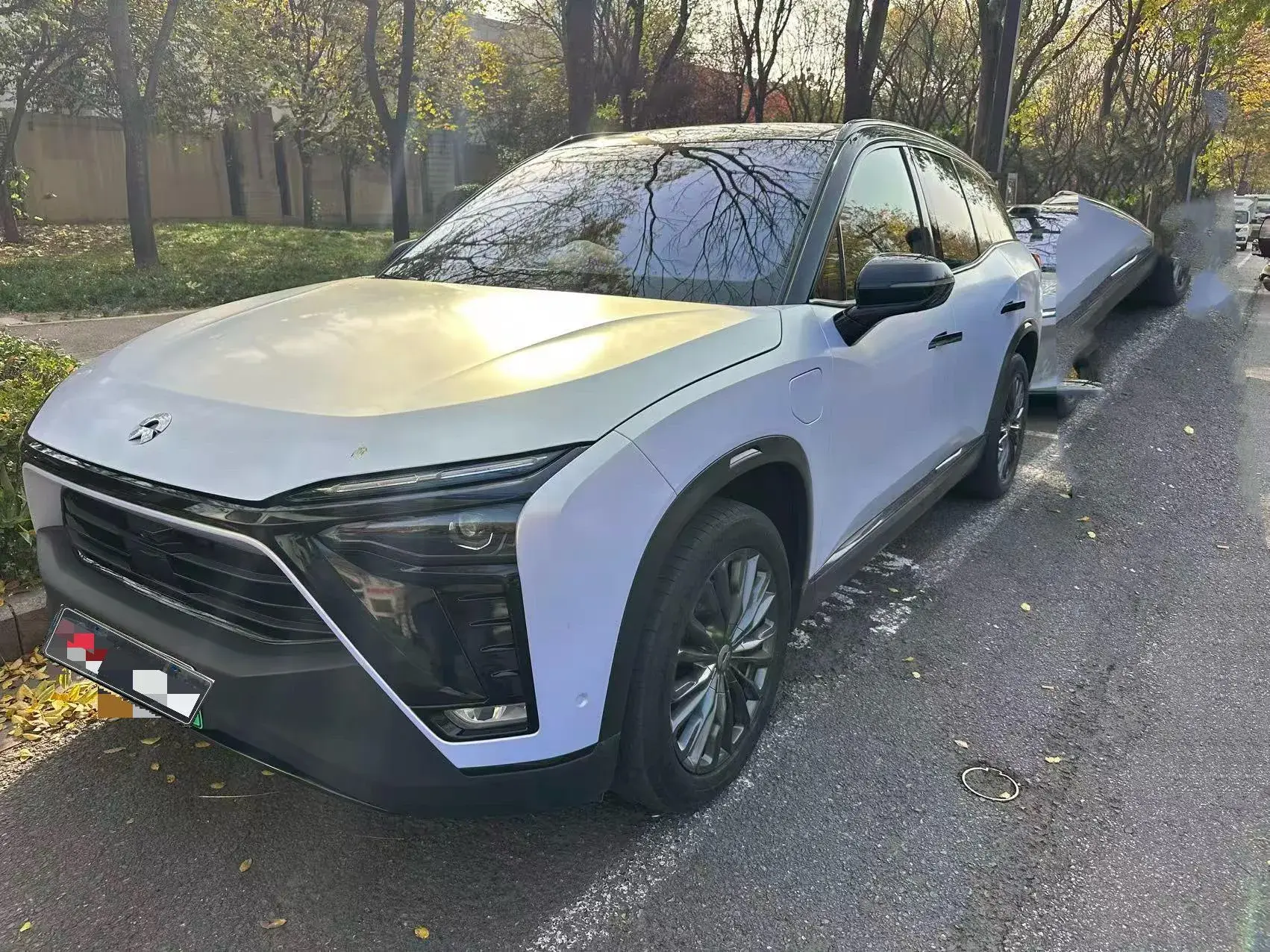 2020 NIO ES8 view 1