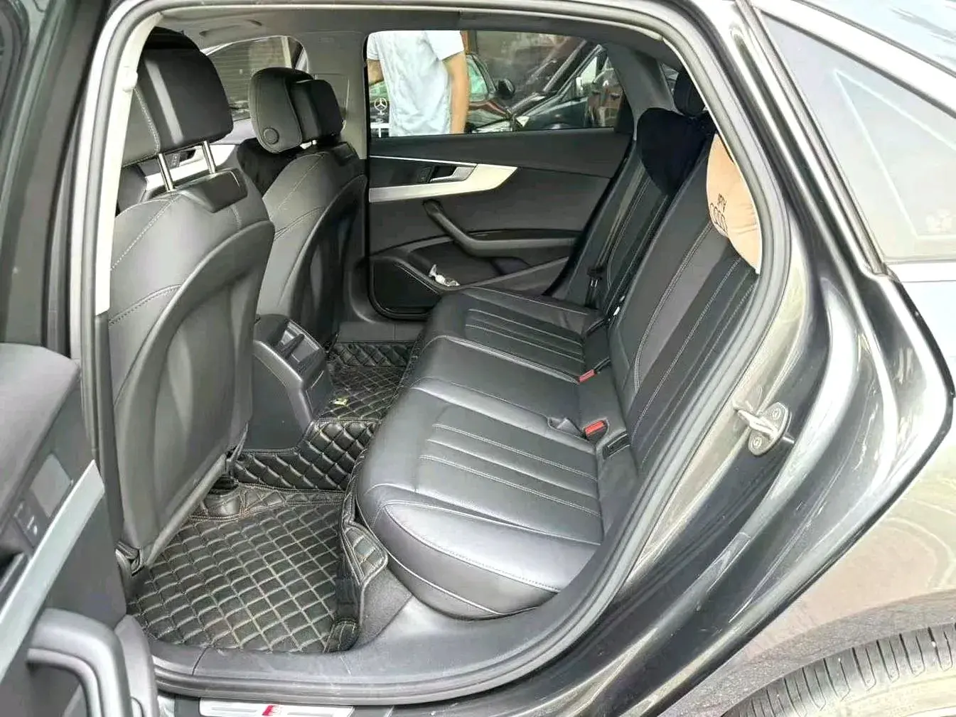 2023 AUDI A4L thumbnail 2