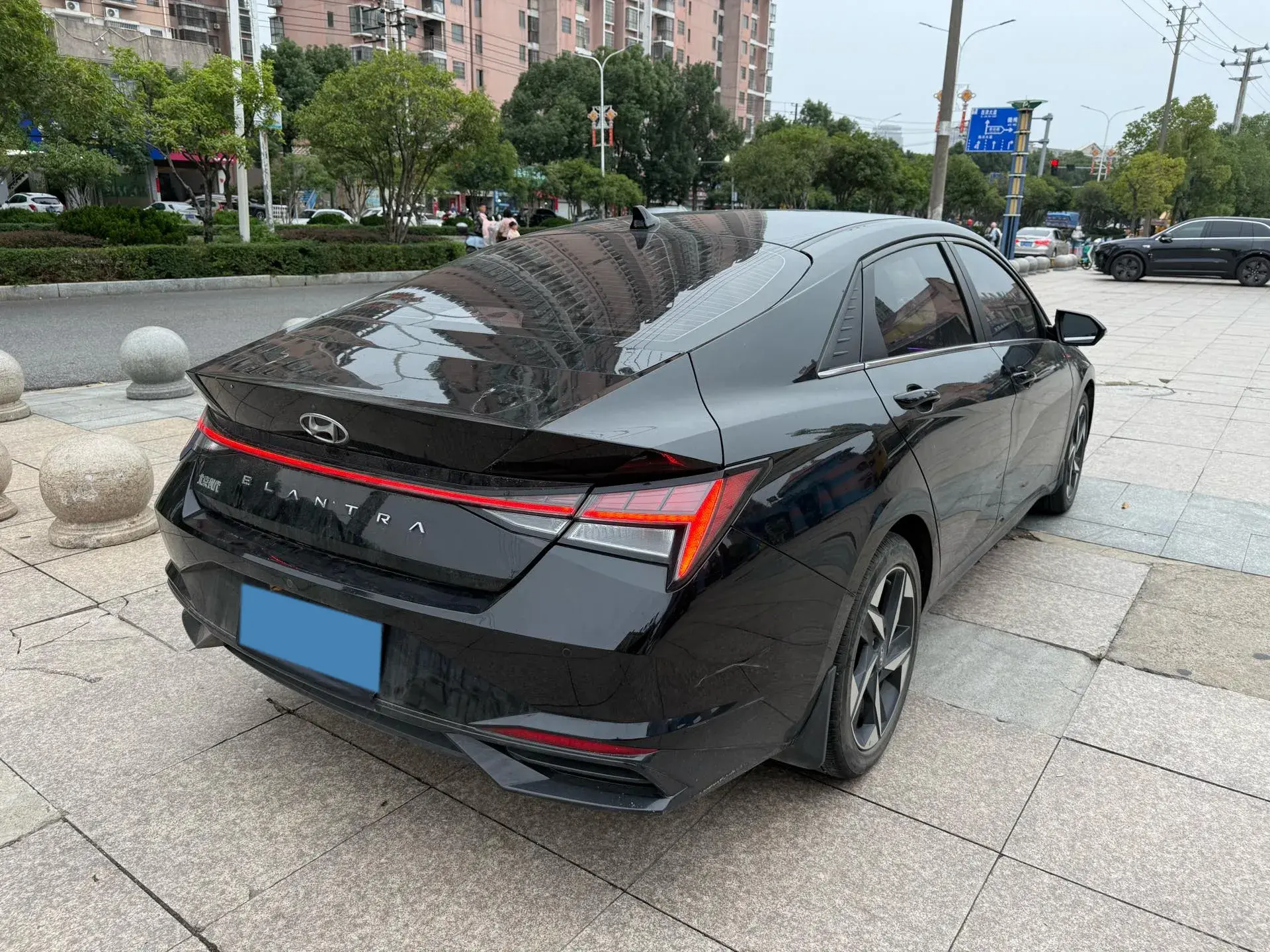 2022 HYUNDAI ELANTRA thumbnail 3