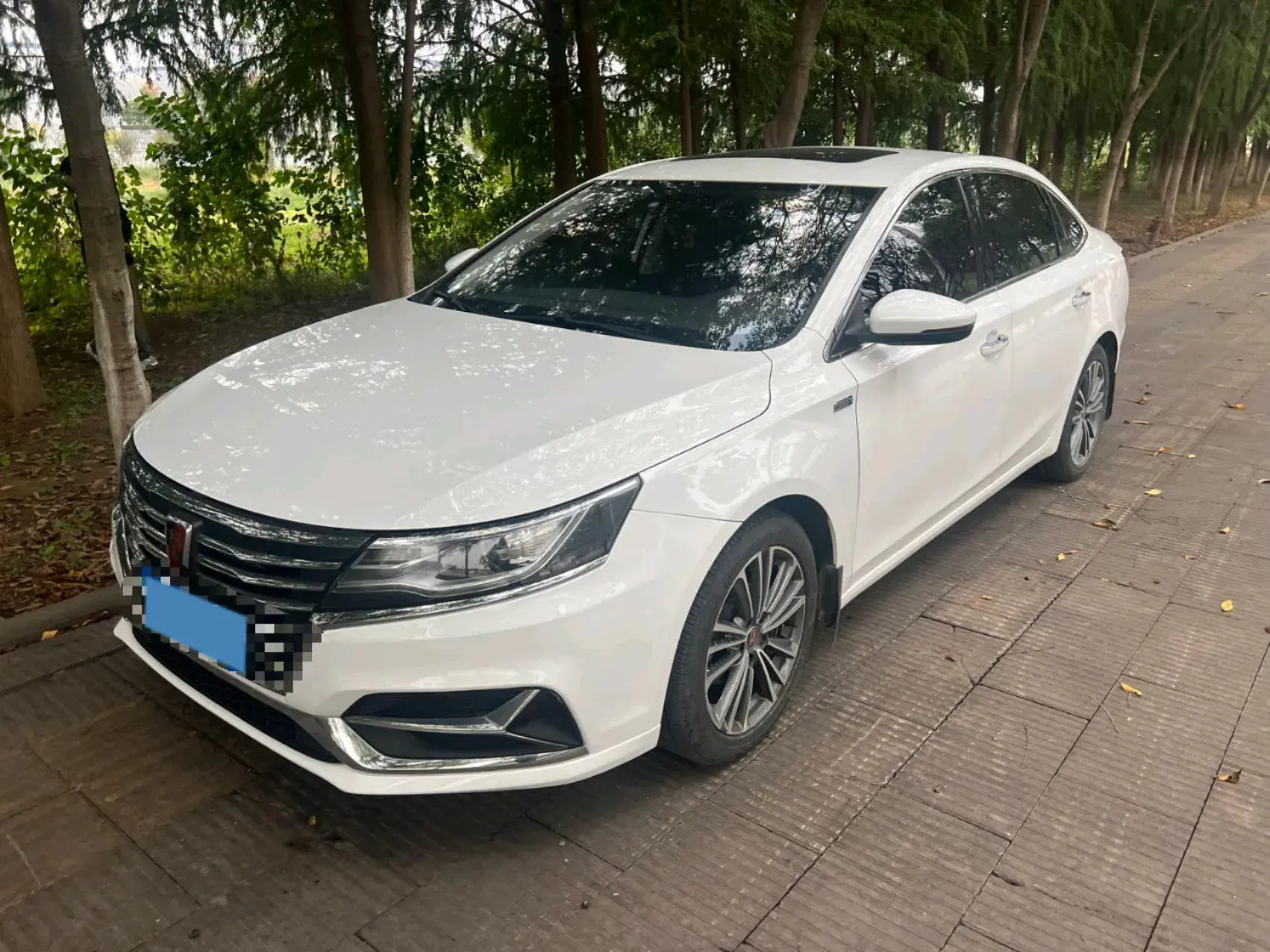 2019 ROEWE I6 view 1