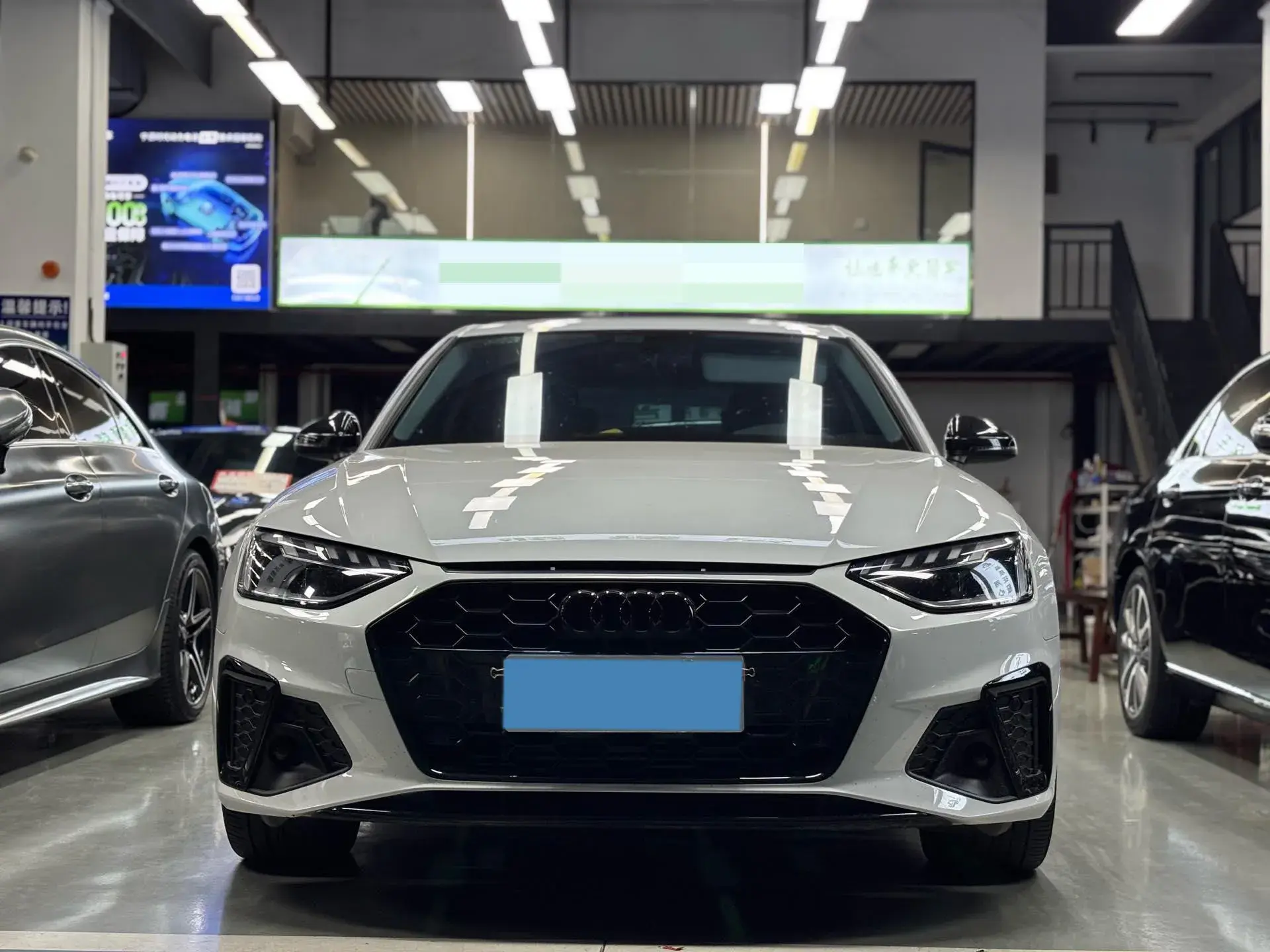 2022 AUDI A4L thumbnail 2