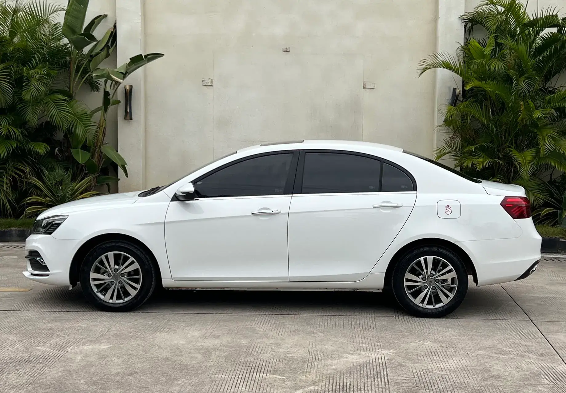 2018 GEELY EMGRAND thumbnail 3