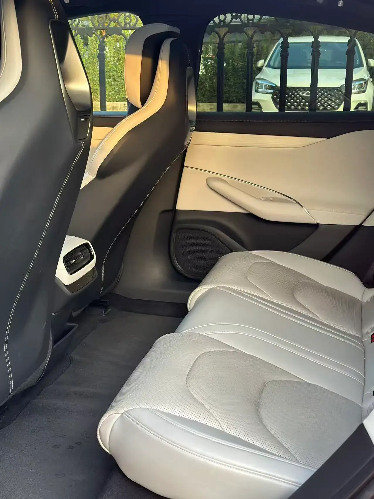 2024 MI SU7 thumbnail 3