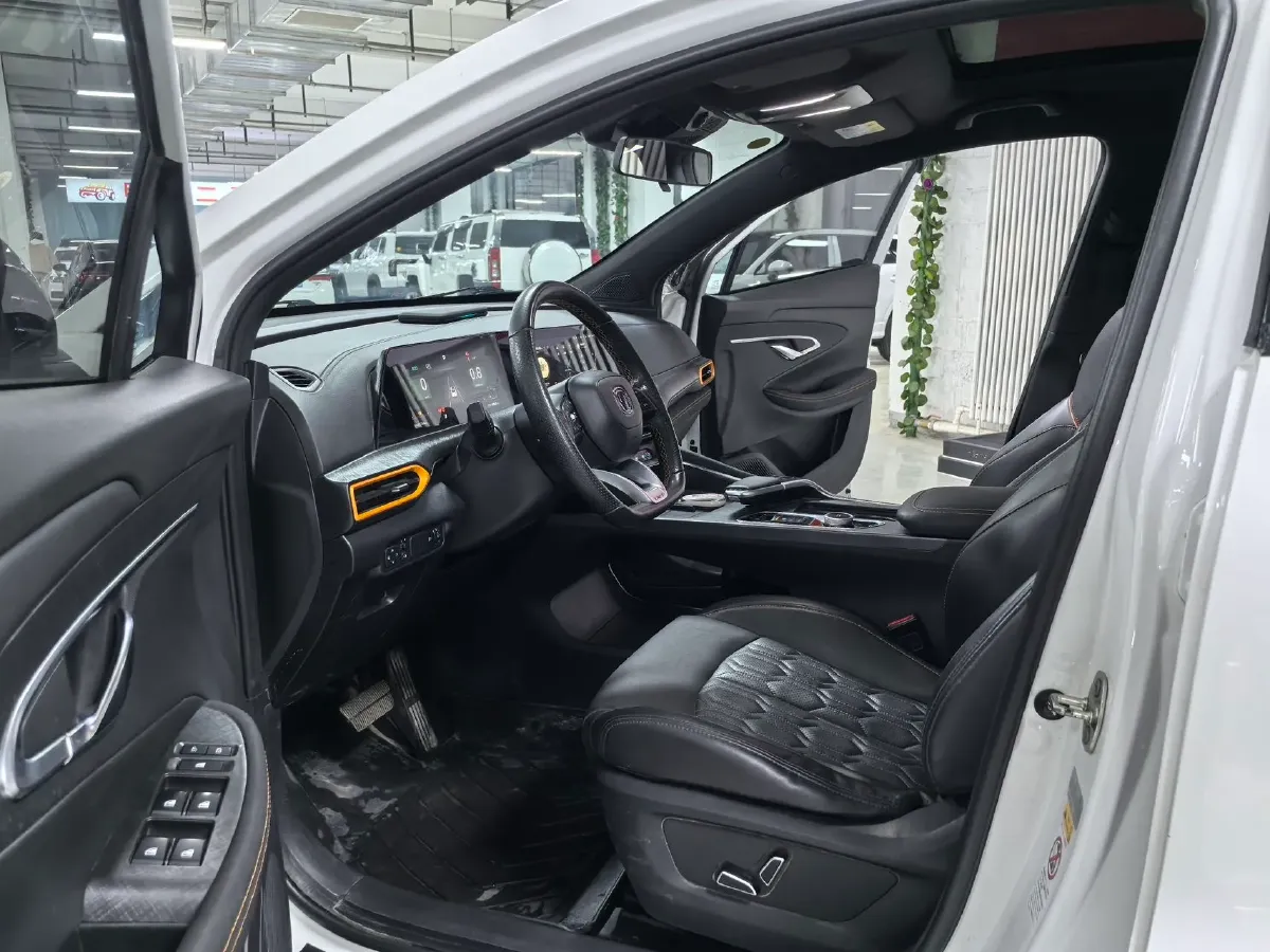 2023 ChangAn UNI-T 1.5T 188HP L4 7DCT,autocango,china used car exporter,china ev exporter,chinese used car exporter,chinese used ev exporter