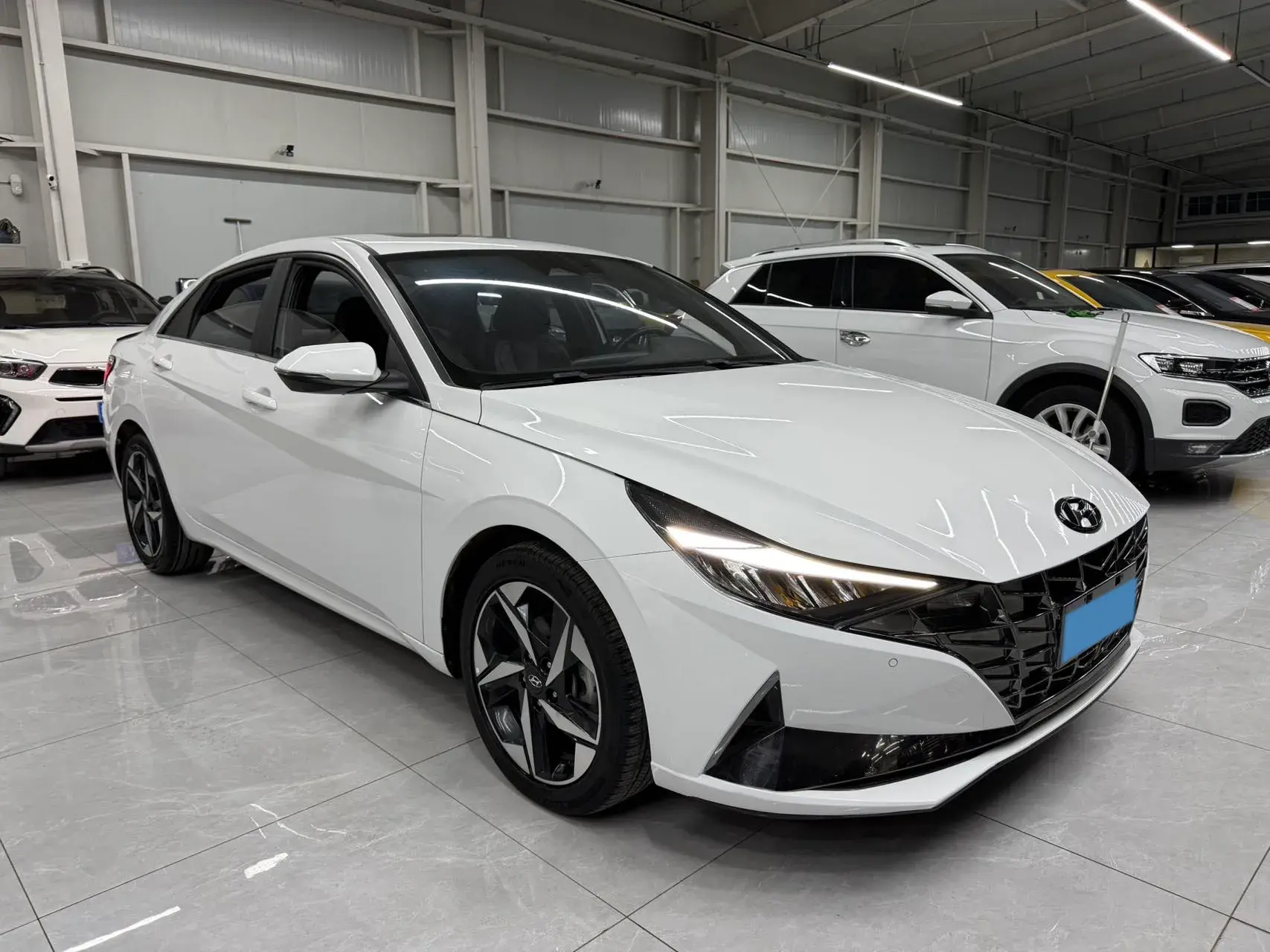 2022 HYUNDAI ELANTRA thumbnail 3