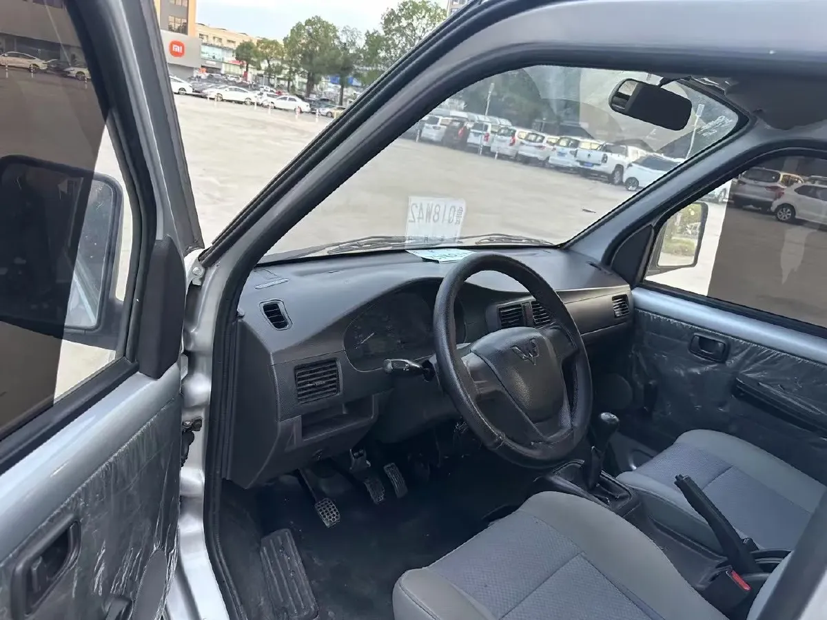 2020 WuLing RongGuang Mini Truck 1.5L 99HP L4 5MT,autocango,china used car exporter,china ev exporter,chinese used car exporter,chinese used ev exporter