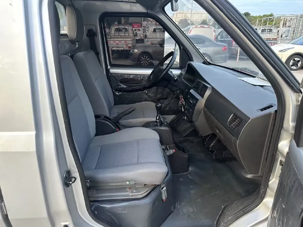 2020 WuLing RongGuang Mini Truck 1.5L 99HP L4 5MT,autocango,china used car exporter,china ev exporter,chinese used car exporter,chinese used ev exporter