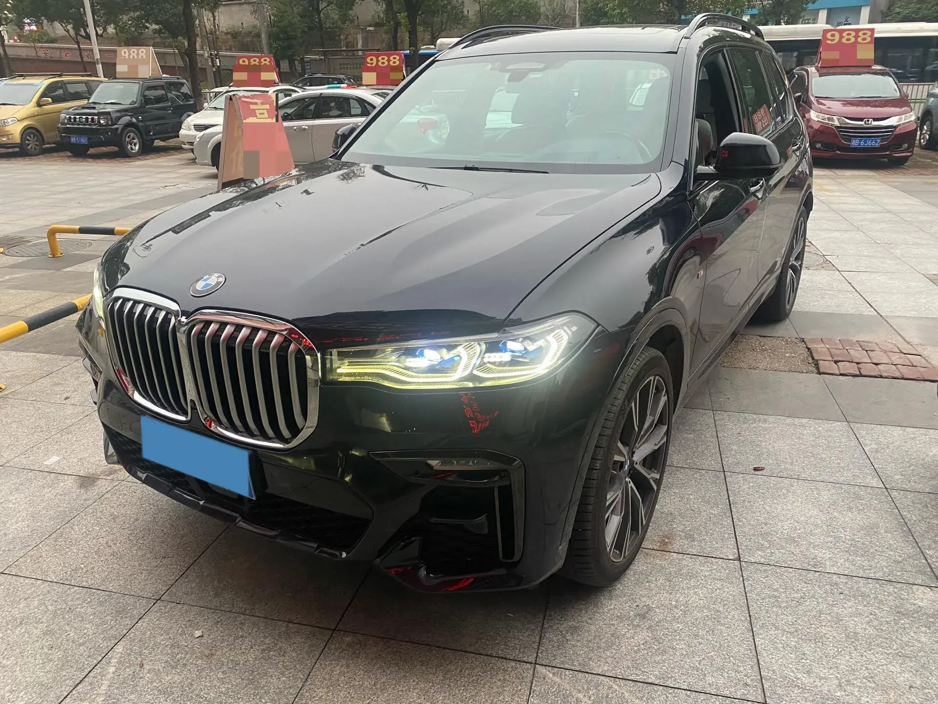 2021 BMW X7 view 1