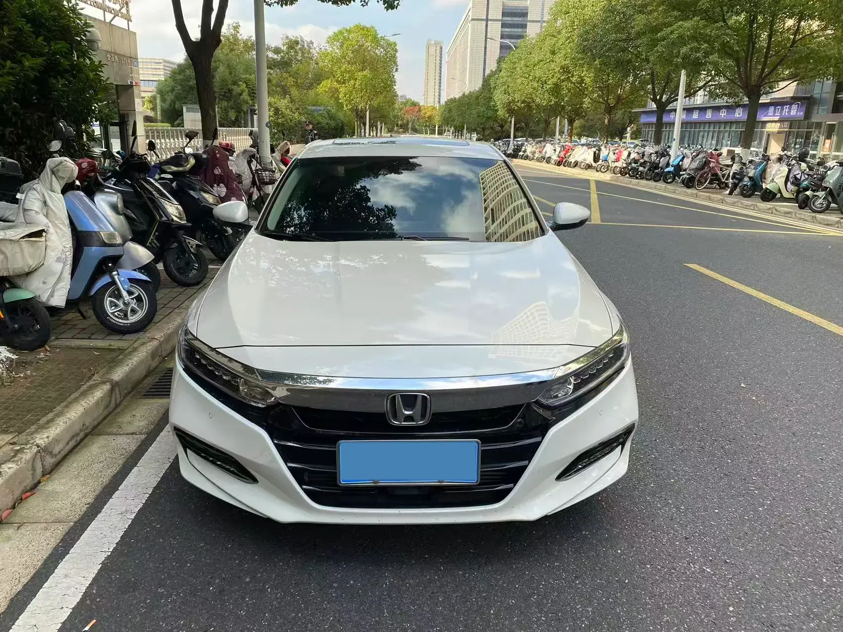 2018 HONDA ACCORD thumbnail 3