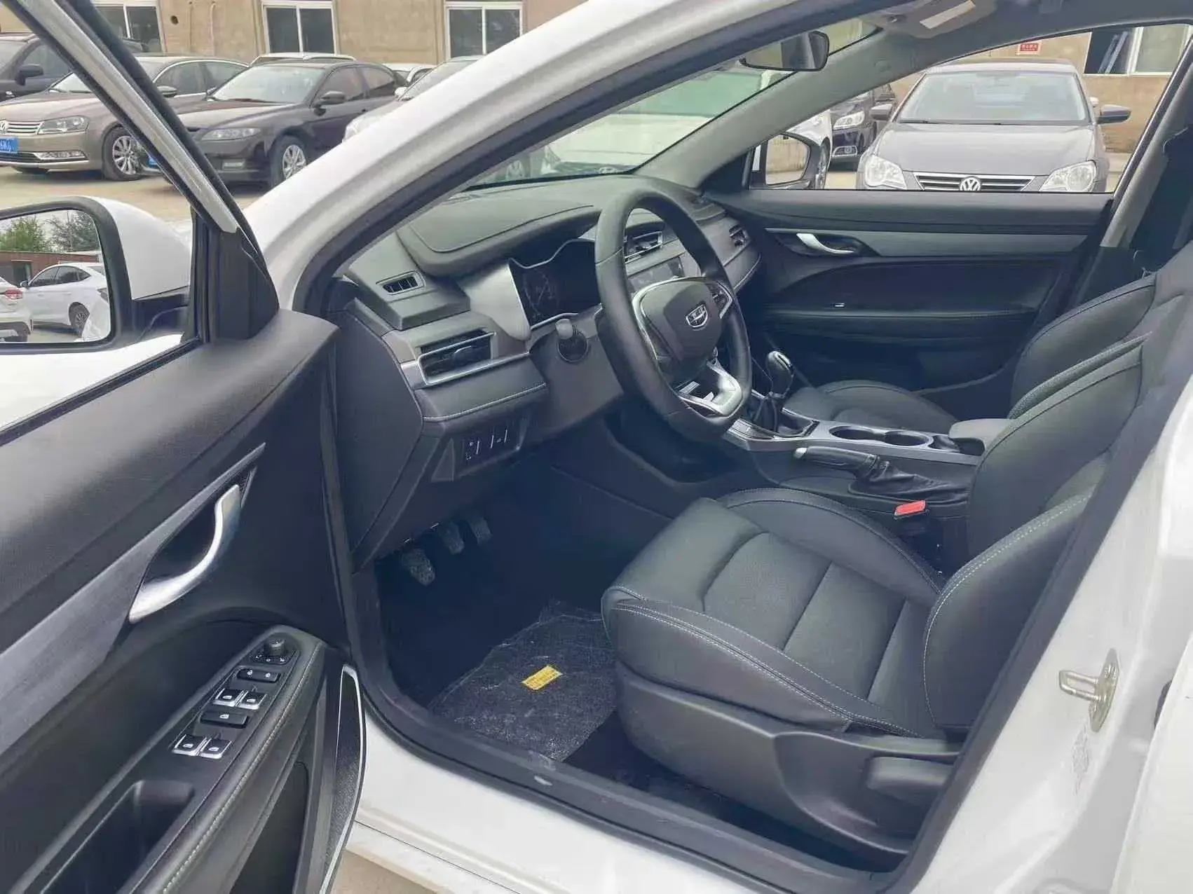 2021 GEELY EMGRAND thumbnail 3