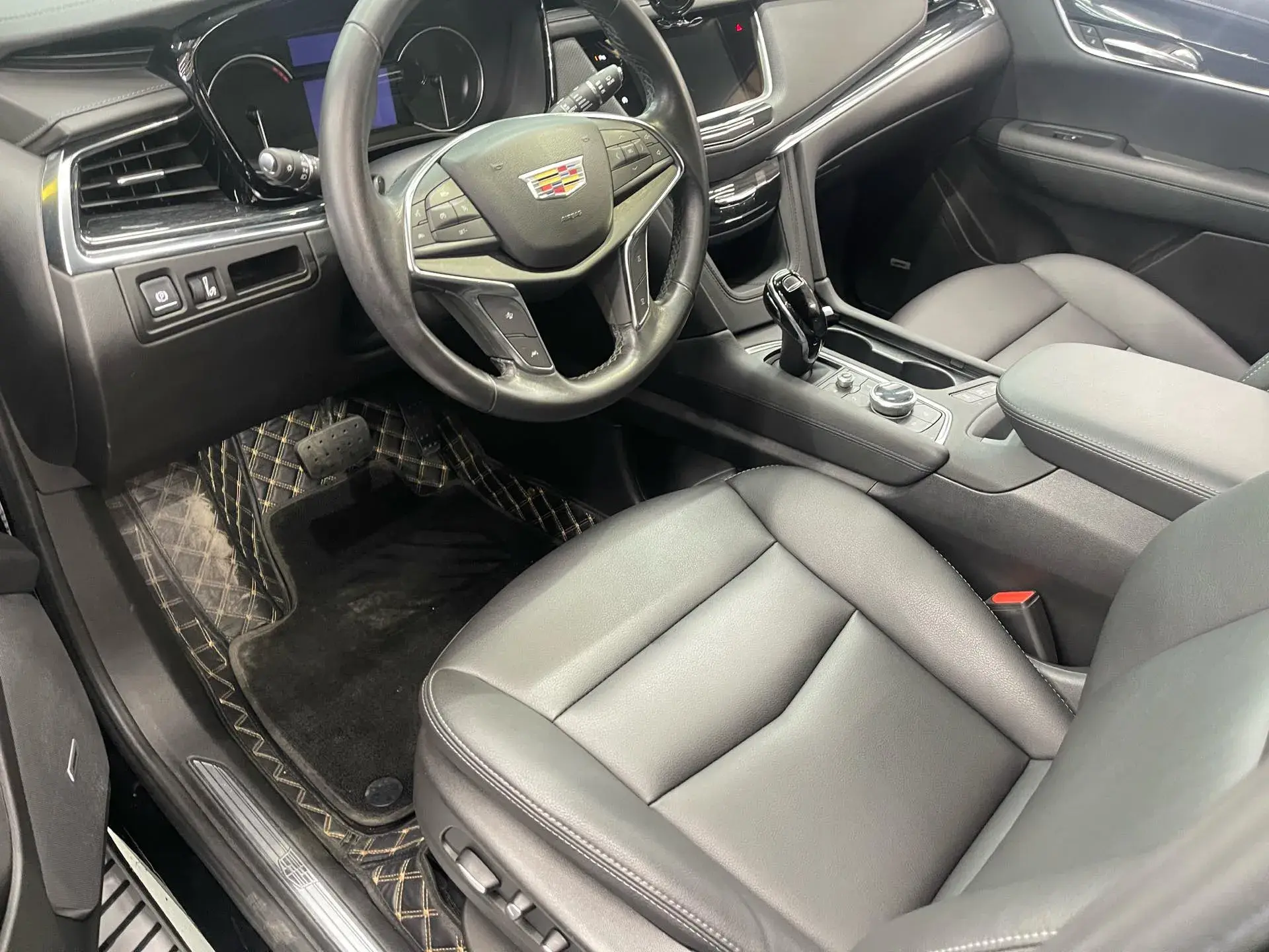 2022 CADILLAC XT5 thumbnail 2