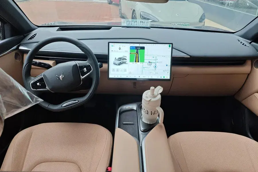 2025 ARCFOX ΑT5 thumbnail 3