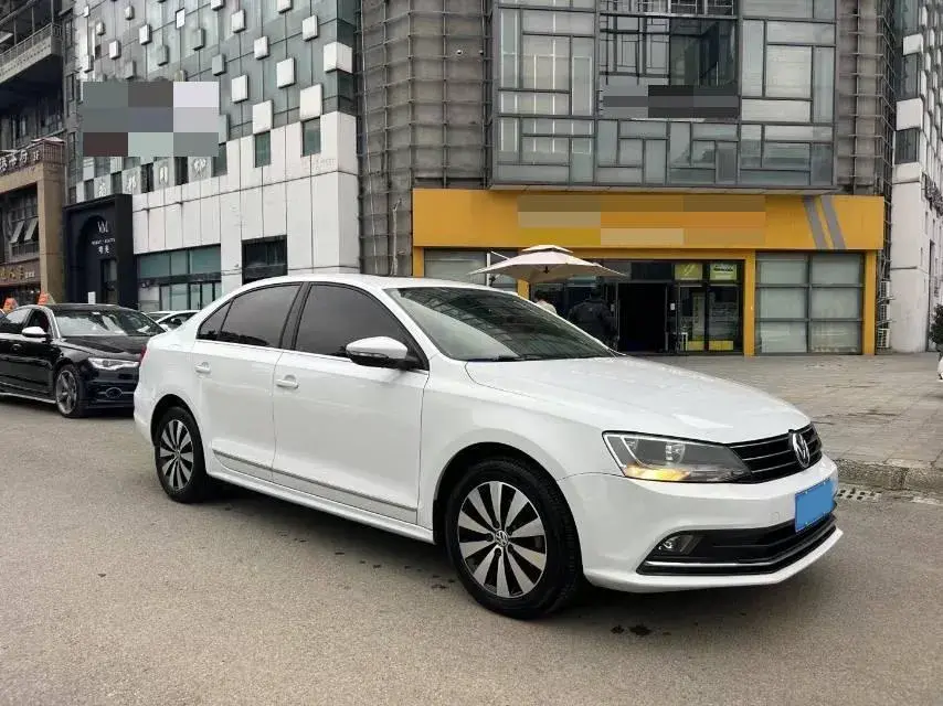 2018 VOLKSWAGEN SAGITAR thumbnail 3